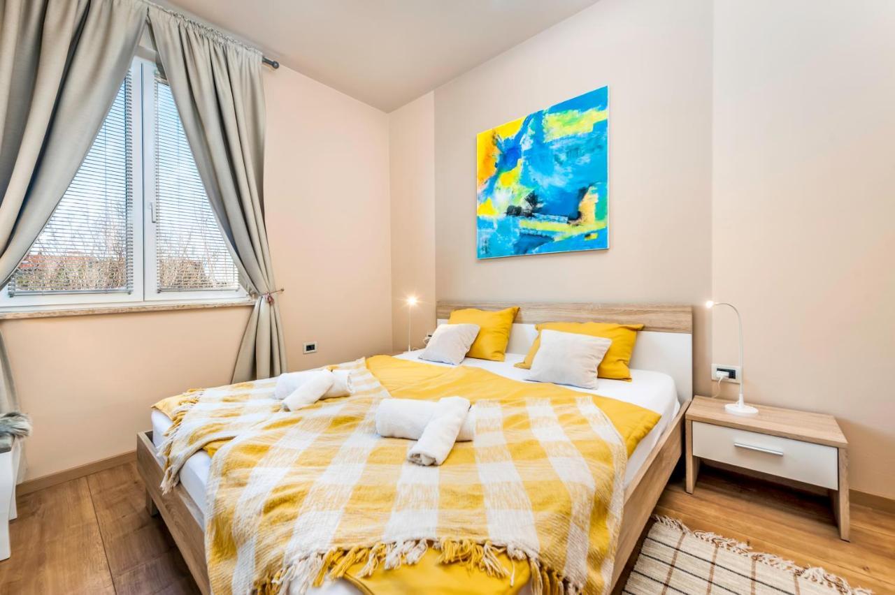 Room And Apartments Antea Rovinj Exterior photo