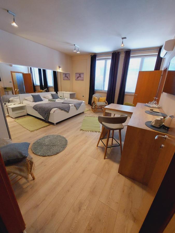 Room And Apartments Antea Rovinj Exterior photo